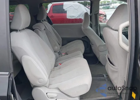 2012 Toyota Sienna Base 7 Passenger/Le 8 Passenger z USA, uszkodzony, nr VIN 5TDKA3DC7CS013826